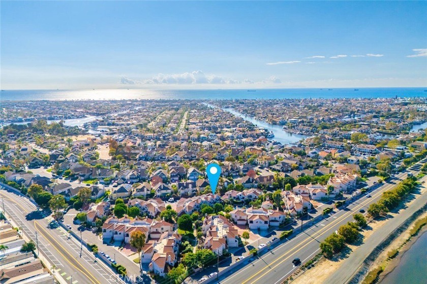 Experience coastal luxury living at its finest in this - Beach Townhome/Townhouse for sale in Huntington Beach, California on Beachhouse.com