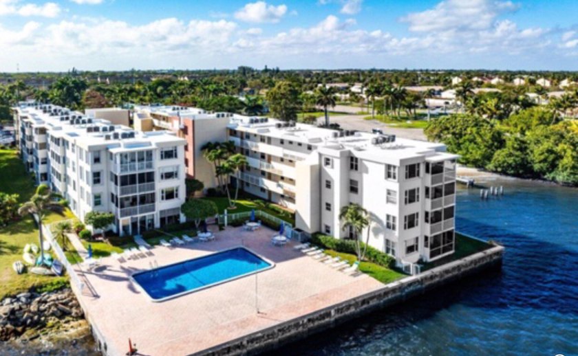 Wicked bright 2/2 first floor partially renovated corner unit - Beach Condo for sale in Boynton Beach, Florida on Beachhouse.com