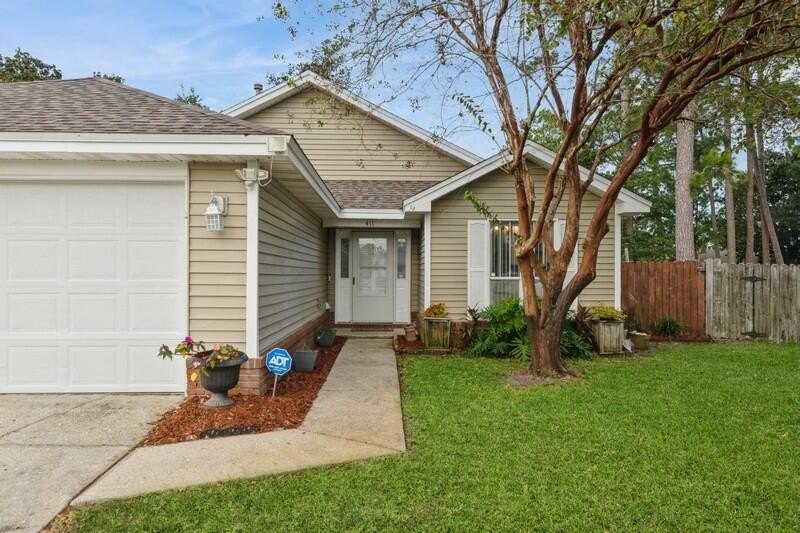 Welcome home! 411 Springate Court offers a spacious - Beach Home for sale in Mary Esther, Florida on Beachhouse.com