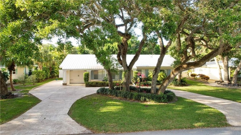 Central Beach charm! 3/2/1 with updated kitchen and master bath - Beach Home for sale in Vero Beach, Florida on Beachhouse.com