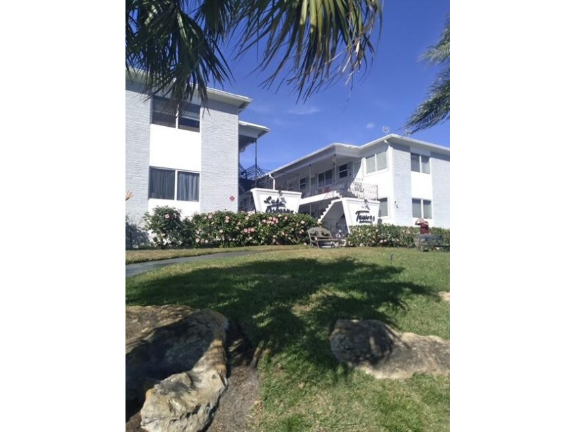 You will LOVE this 1 Br 1 bath that comes nicely furnished, just - Beach Condo for sale in Lake Worth Beach, Florida on Beachhouse.com