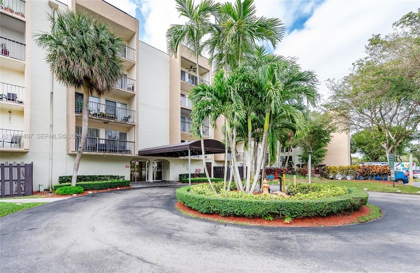 Beautiful and well-maintained 2-bedroom, 2-bath residence - Beach Other for sale in Miami, Florida on Beachhouse.com