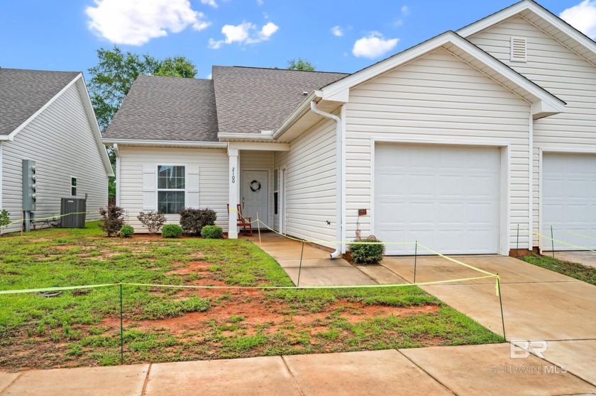 Fantastic, move in ready unit in the gated community of Victoria - Beach Home for sale in Foley, Alabama on Beachhouse.com