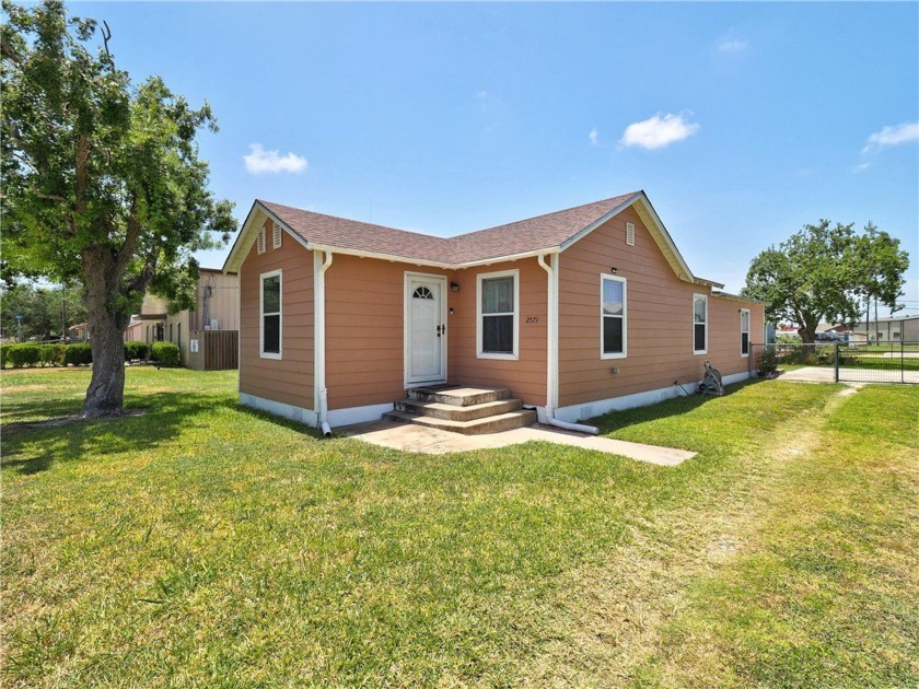 ***NEW MARKET PRICE***Charming Home on just a tad over a quarter - Beach Home for sale in Ingleside, Texas on Beachhouse.com