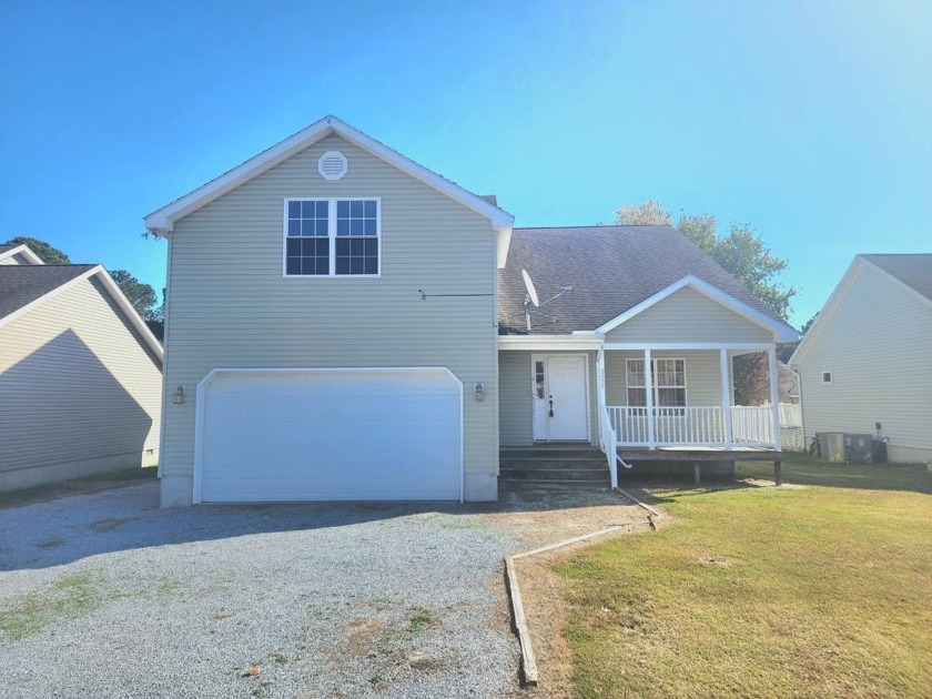 This spacious and bright 2104 square foot home is nestled in - Beach Home for sale in Greenbackville, Virginia on Beachhouse.com