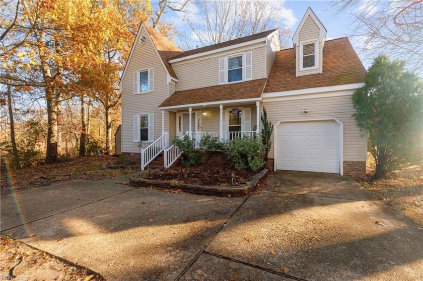 Lovely MOVE-IN READY 4 bedroom, 2.5 baths/ 1 car garage home - Beach Home for sale in Hampton, Virginia on Beachhouse.com