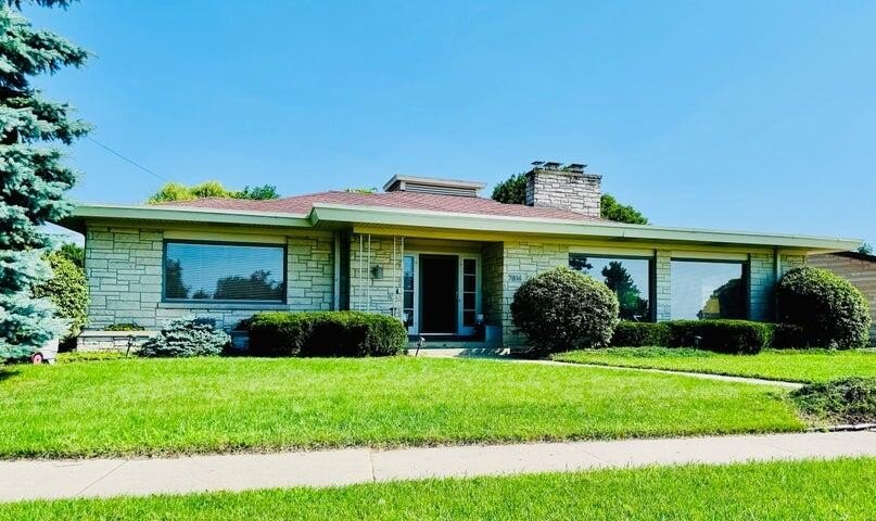 Welcome to this exceptional 3-bed, 3-bath ranch inspired by - Beach Home for sale in Kenosha, Wisconsin on Beachhouse.com