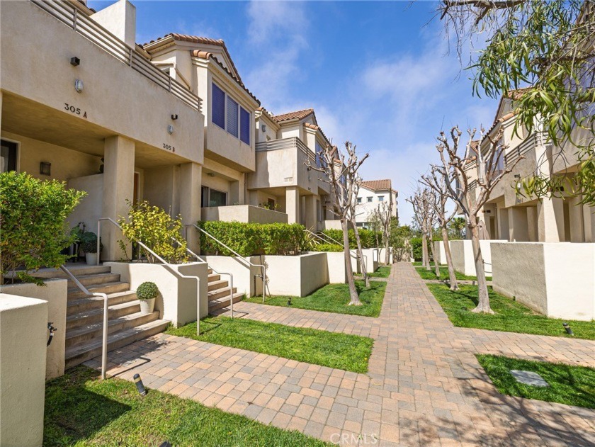 Experience the perfect combination of style, comfort, and - Beach Townhome/Townhouse for sale in El Segundo, California on Beachhouse.com