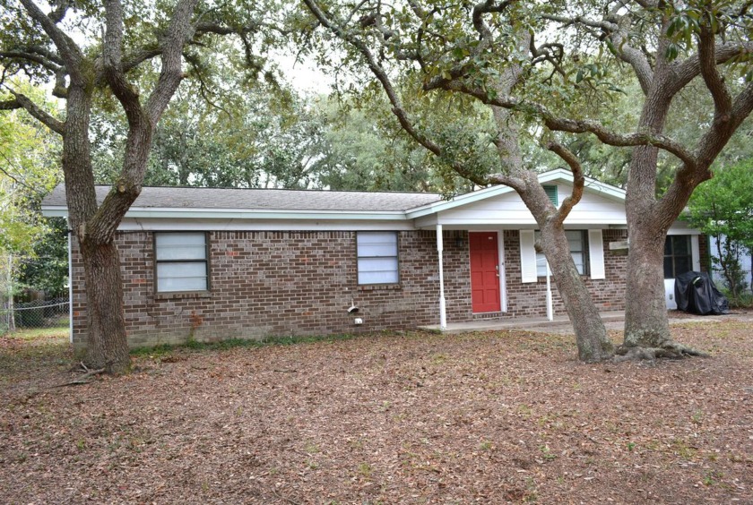 This is the perfect move in ready home for a first time home - Beach Home for sale in Fort Walton Beach, Florida on Beachhouse.com