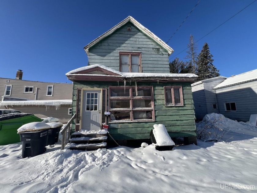 Handyperson's special! This property could be used as a single - Beach Townhome/Townhouse for sale in Ironwood, Michigan on Beachhouse.com