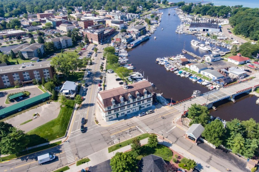 Welcome to the Colonial Condominiums! This fully remodeled South - Beach Condo for sale in South Haven, Michigan on Beachhouse.com