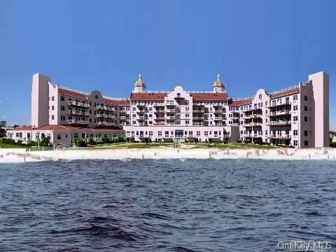 Newly listed large one bedroom 11/2 bath apartment with - Beach Condo for sale in Lido Beach, New York on Beachhouse.com