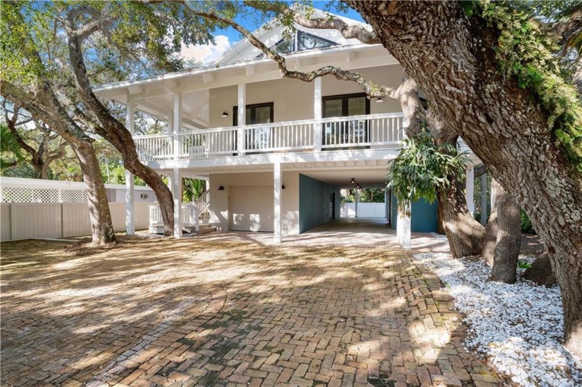 Summerplace Jewel! This beautifully updated CBS home is a short - Beach Home for sale in Vero Beach, Florida on Beachhouse.com