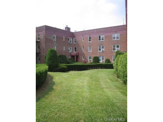 *** SELLER WILL ENTERTAIN CASH OFFERS ONLY ***    Beautiful 2nd - Beach Apartment for sale in New Rochelle, New York on Beachhouse.com
