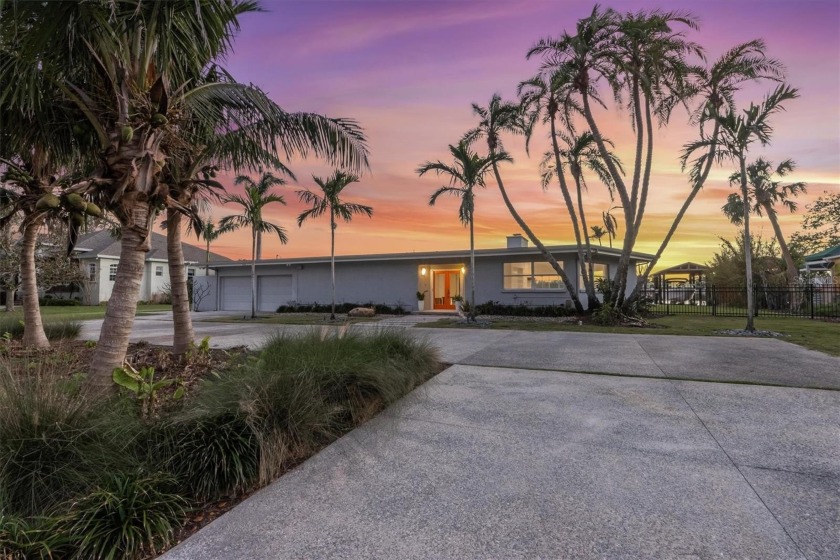 Step into this stunning midcentury modern residence, ideally - Beach Home for sale in Bradenton, Florida on Beachhouse.com
