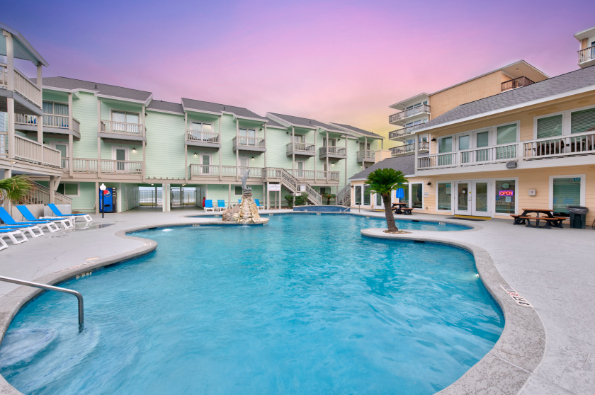 Relax & Play! Dog-Friendly Condo Steps from the Beach with Hot - Beach Vacation Rentals in Corpus Christi, Texas on Beachhouse.com