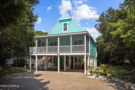 FULLY FURNISHED GEM!
This property has desirable upgrades. As - Beach Home for sale in Emerald Isle, North Carolina on Beachhouse.com