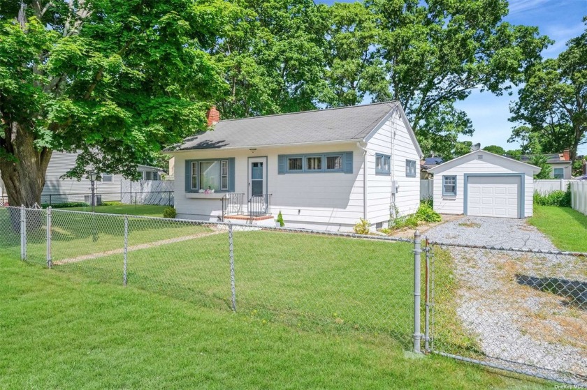 Don't miss out on this lovely immaculate 2 Bedroom Ranch with So - Beach Home for sale in Mastic Beach, New York on Beachhouse.com