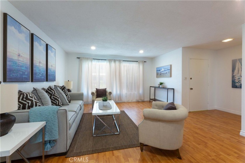 Welcome to this charming 1,171 sq. ft. condo, offering 2 - Beach Condo for sale in Long Beach, California on Beachhouse.com