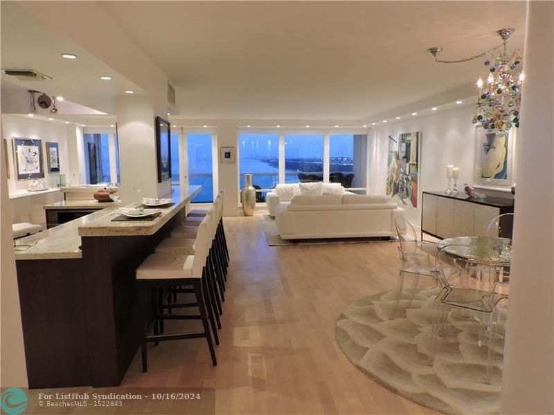 Contemporary, decorator-designed unit completely remodeled - Beach Condo for sale in Fort Lauderdale, Florida on Beachhouse.com