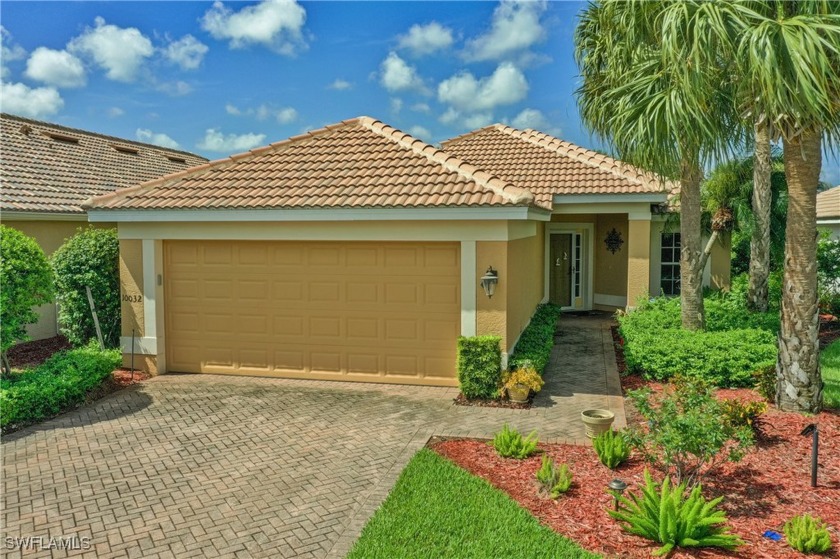 AMAZING VIEWS OVER WIDE LAKE TOWARD THE 6TH GREEN!  This 3BR/2BA - Beach Home for sale in Fort Myers, Florida on Beachhouse.com