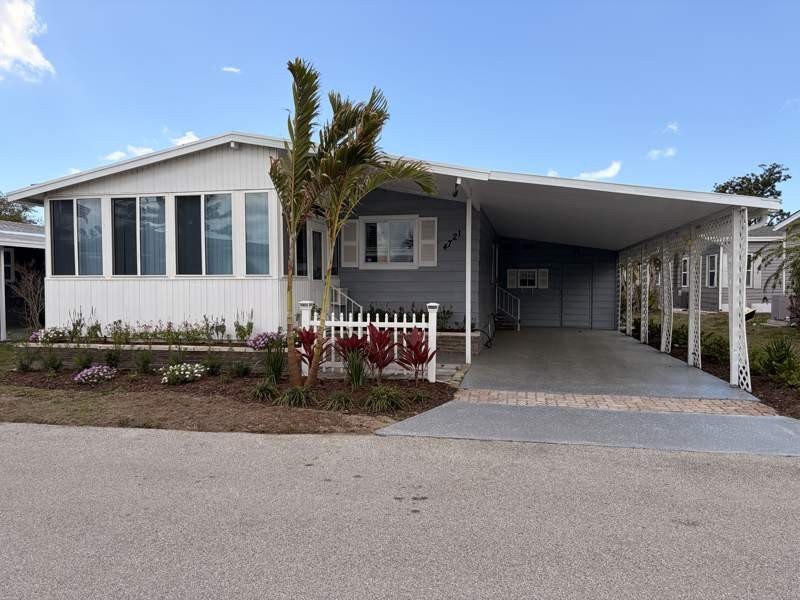 Welcome to easy, worry-free living in this freshly updated - Beach Home for sale in Bradenton, Florida on Beachhouse.com