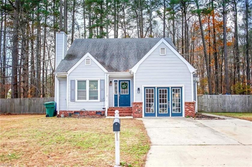 BEAUTIFUL & UPDATED 4 BEDROOM, 2 BATH HOME IN WILSON LAKE - Beach Home for sale in Suffolk, Virginia on Beachhouse.com