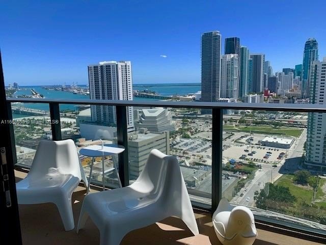 Great unit in canvas , great luxury high-rise with incredible - Beach Condo for sale in Miami, Florida on Beachhouse.com