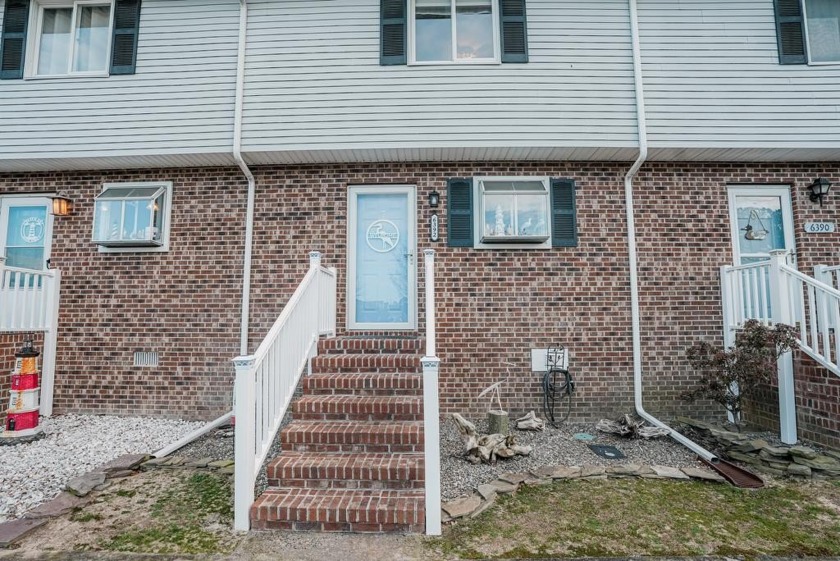 Lovely townhouse with views of Eel Creek and onward to Little - Beach Townhome/Townhouse for sale in Chincoteague Island, Virginia on Beachhouse.com