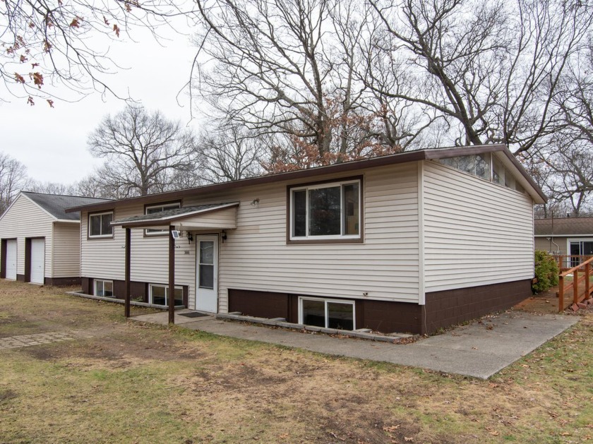 Three bedrooms, one bath, 1,100 square feet, full basement, main - Beach Home for sale in Muskegon, Michigan on Beachhouse.com