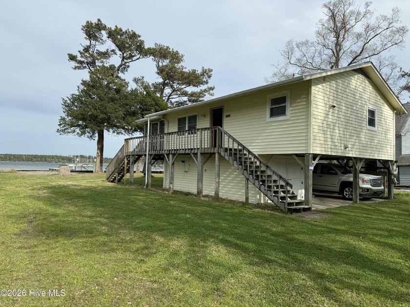 Waterfront Living at Its Best on the South River Welcome to your - Beach Home for sale in Beaufort, North Carolina on Beachhouse.com