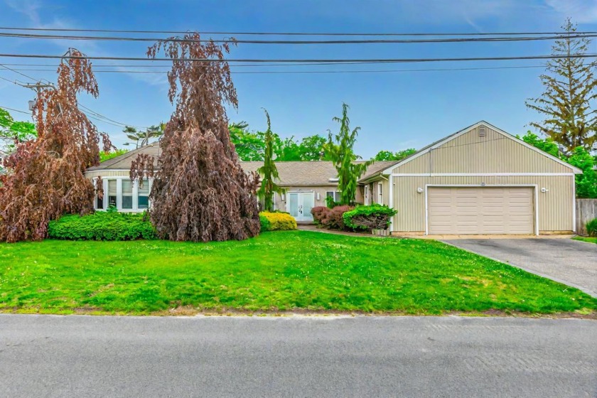 Stunning Expanded Ranch Located South of Montauk Highway! - Beach Home for sale in Islip, New York on Beachhouse.com