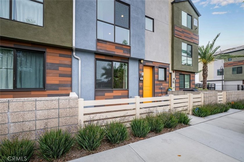 Better than new!  SOLAR INCLUDED!! 1-year-old stunning KB Home - Beach Condo for sale in Long Beach, California on Beachhouse.com