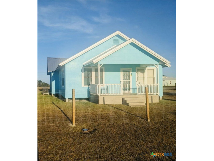 Charming home with unobstructed views of Lavaca Bay in the - Beach Home for sale in Port Lavaca, Texas on Beachhouse.com