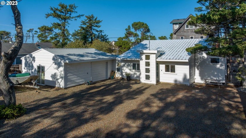 Dreamy Tierra Del Mar Bungalow just steps from the beach and - Beach Home for sale in Cloverdale, Oregon on Beachhouse.com