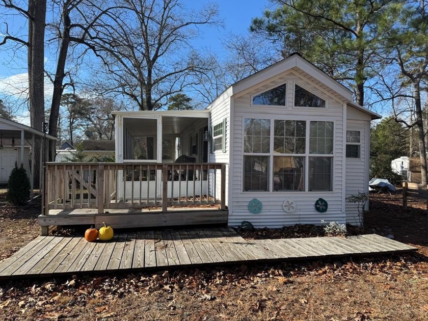 Nice park model located in Trails End.  One bedroom, one - Beach Home for sale in Horntown, Virginia on Beachhouse.com