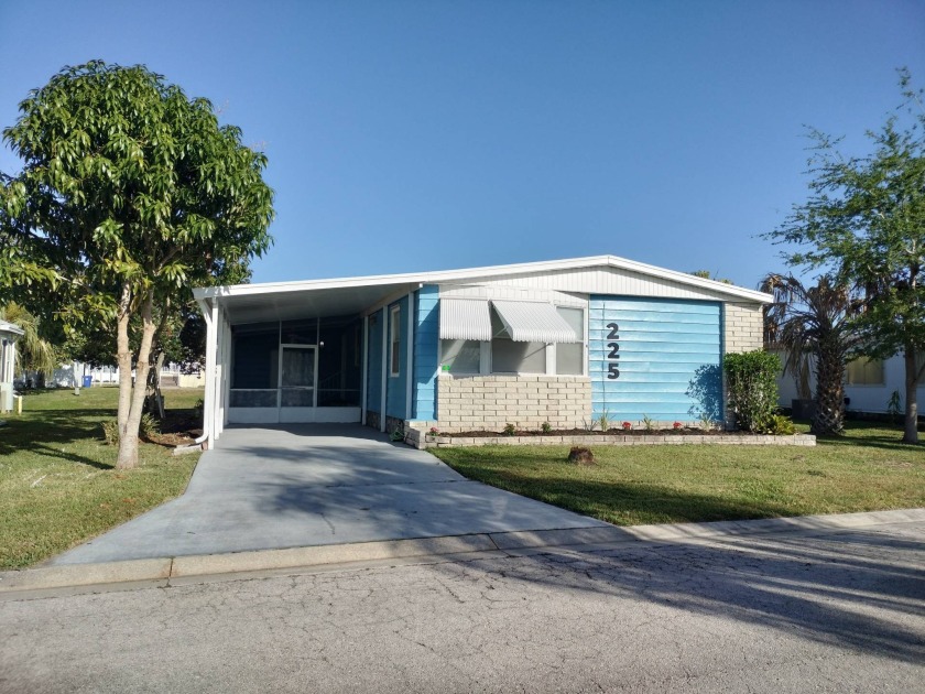 GORGEOUS WATERFRONT HOME WITH BRAND NEW A/C AND DUCTWORK! 2 bed - Beach Home for sale in Vero Beach, Florida on Beachhouse.com
