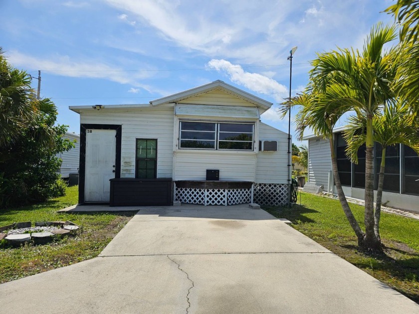 This affordable home is livable and still in decent shape. There - Beach Home for sale in Bokeelia, Florida on Beachhouse.com