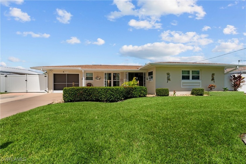 WOW, DON'T MISS OUT ON THIS ONE!...GORGEOUS waterfront property - Beach Home for sale in Cape Coral, Florida on Beachhouse.com