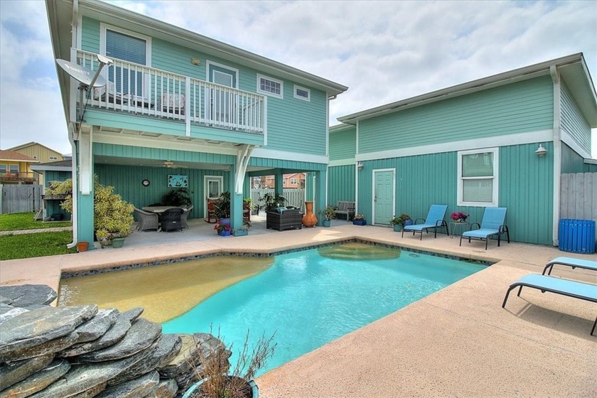 CLIMATE CONTROLLED GARAGES, RESORT POOL, LUSH LANDSCAPE - Beach Home for sale in Port Aransas, Texas on Beachhouse.com