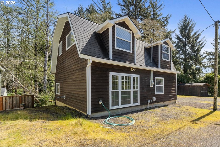 Turn-key Netarts coastal getaway with a Transferable Active - Beach Home for sale in Netarts, Oregon on Beachhouse.com