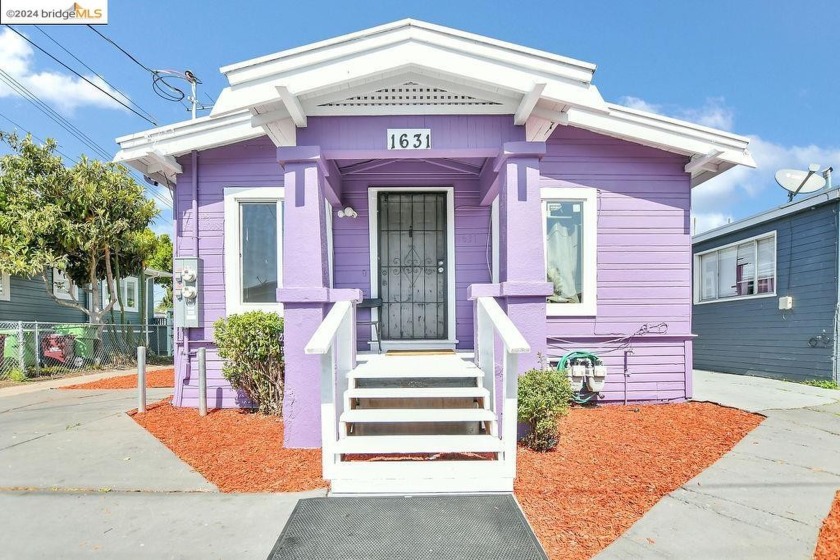 Discover this incredible opportunity to own a duplex like home - Beach Home for sale in Oakland, California on Beachhouse.com