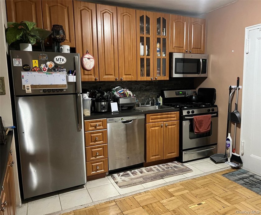 Welcome to this spacious and well-maintained first-floor - Beach Home for sale in Whitestone, New York on Beachhouse.com