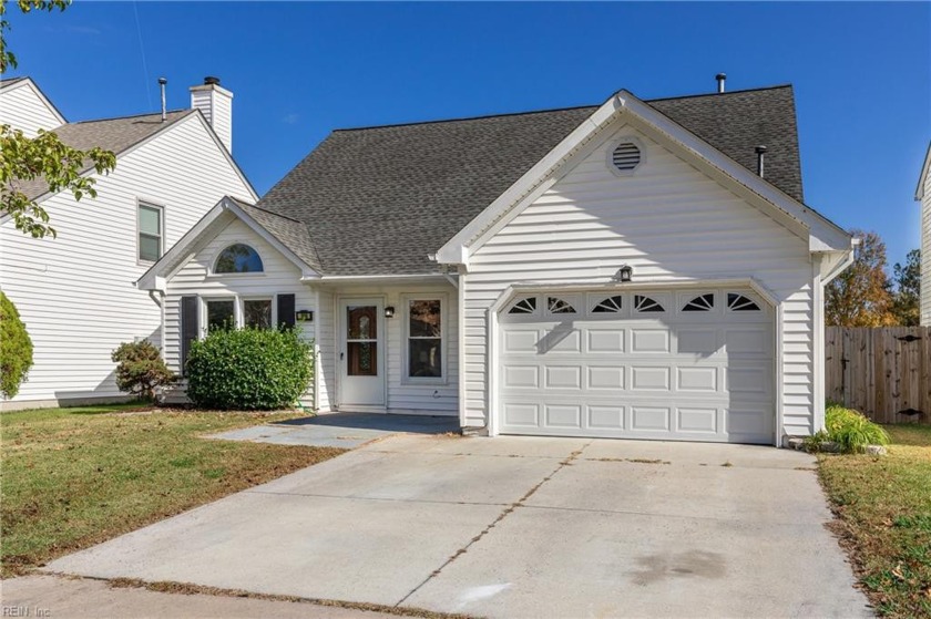 Come see this beautiful home overlooking the golf course. This - Beach Home for sale in Virginia Beach, Virginia on Beachhouse.com