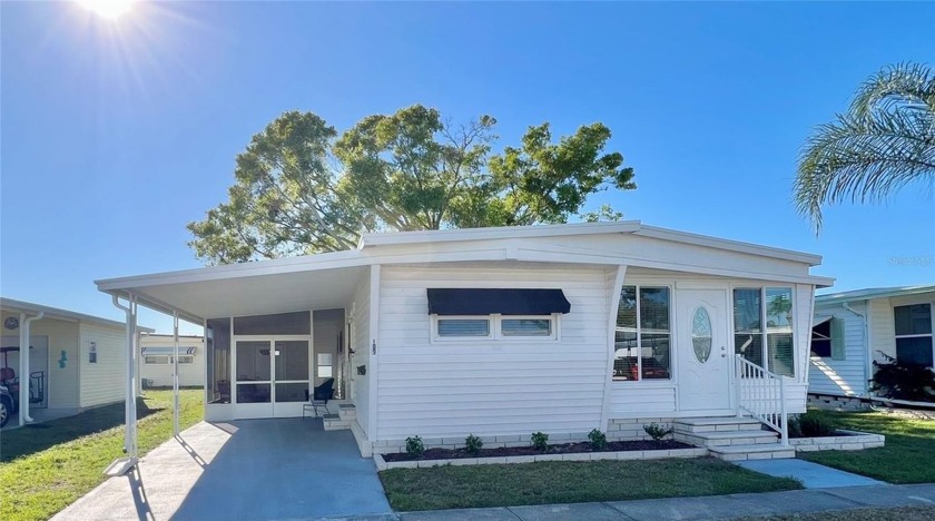 This beautifully updated two-bedroom, two-bath home offers the - Beach Home for sale in Largo, Florida on Beachhouse.com