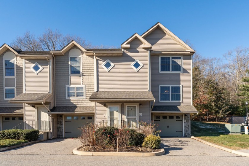 Plenty to love about this sunny and spacious end-unit. Thames - Beach Condo for sale in Waterford, Connecticut on Beachhouse.com