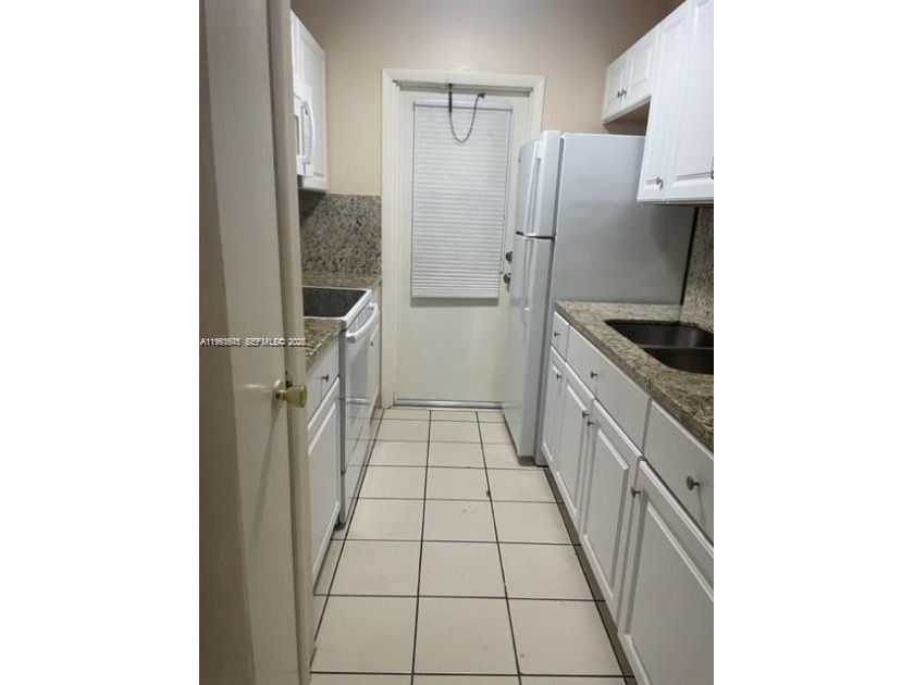 Beautiful and Spacious 1 Bedroom & 1 Bathroom Condo at - Beach Condo for sale in Hallandale Beach, Florida on Beachhouse.com