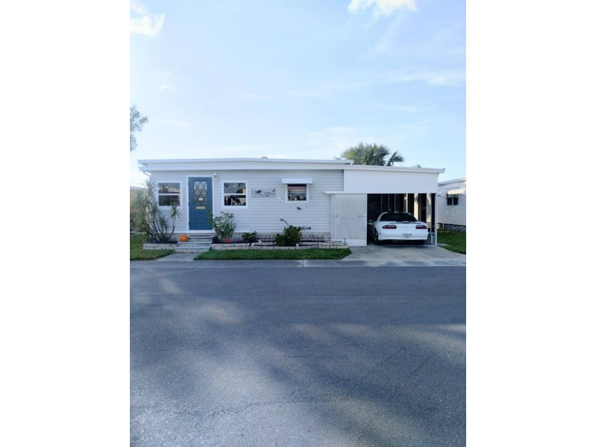 Super Cute Pet Friendly 2 bed / 2 bath. This adorable home - Beach Home for sale in Pinellas Park, Florida on Beachhouse.com