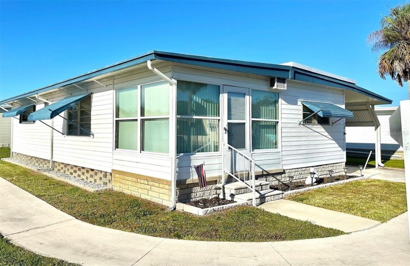 Hurry to see this fantastic  2 bedroom, 2 bath, spacious - Beach Home for sale in Pinellas Park, Florida on Beachhouse.com