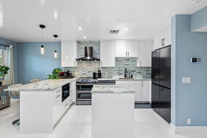 Completely RENOVATED. New A/C, water heater, appliances - Beach Condo for sale in Palm Beach Shores, Florida on Beachhouse.com